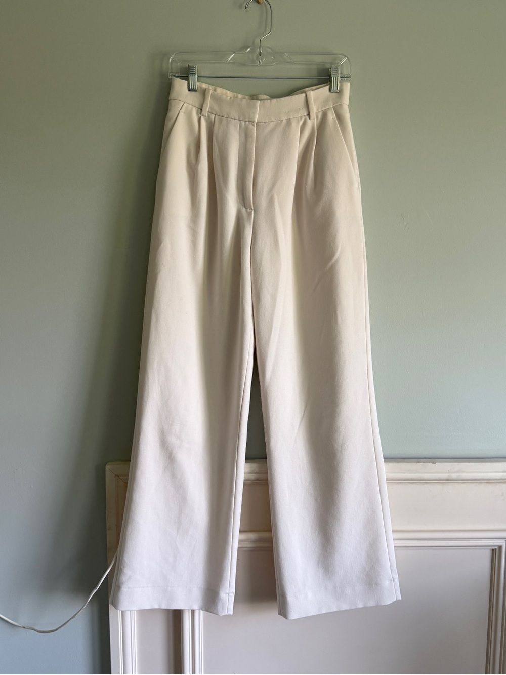 White Sloane A&F Tailored Pant (size 27/4R)